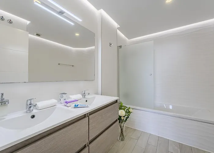 Апартаменты Sunset Bliss Penthouse With Airco & Heated Pool *